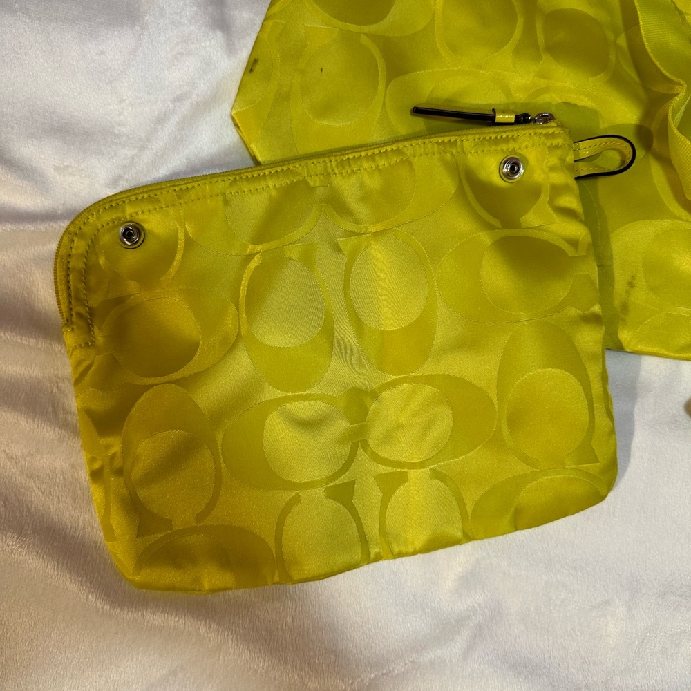 Coach Lime Green Weekender Bag with Detachable Pouch - Picture 8 of 8